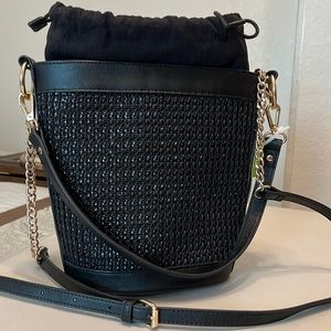 Women’s bucket style purse black